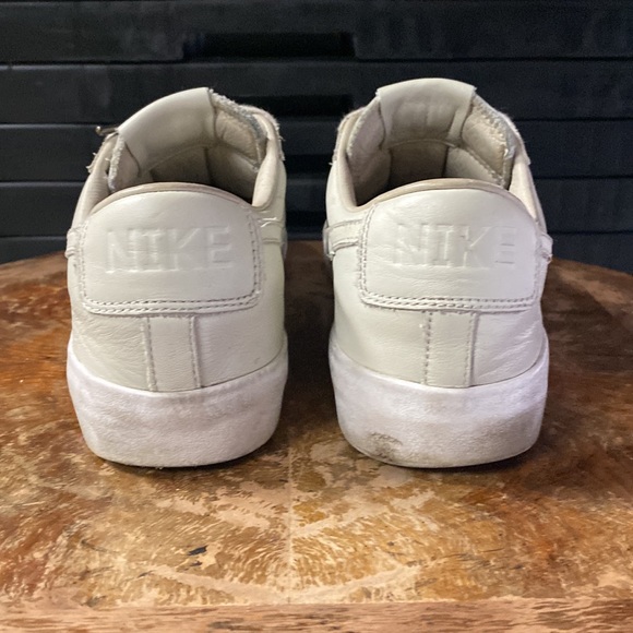 Nike - Picture 3 of 6